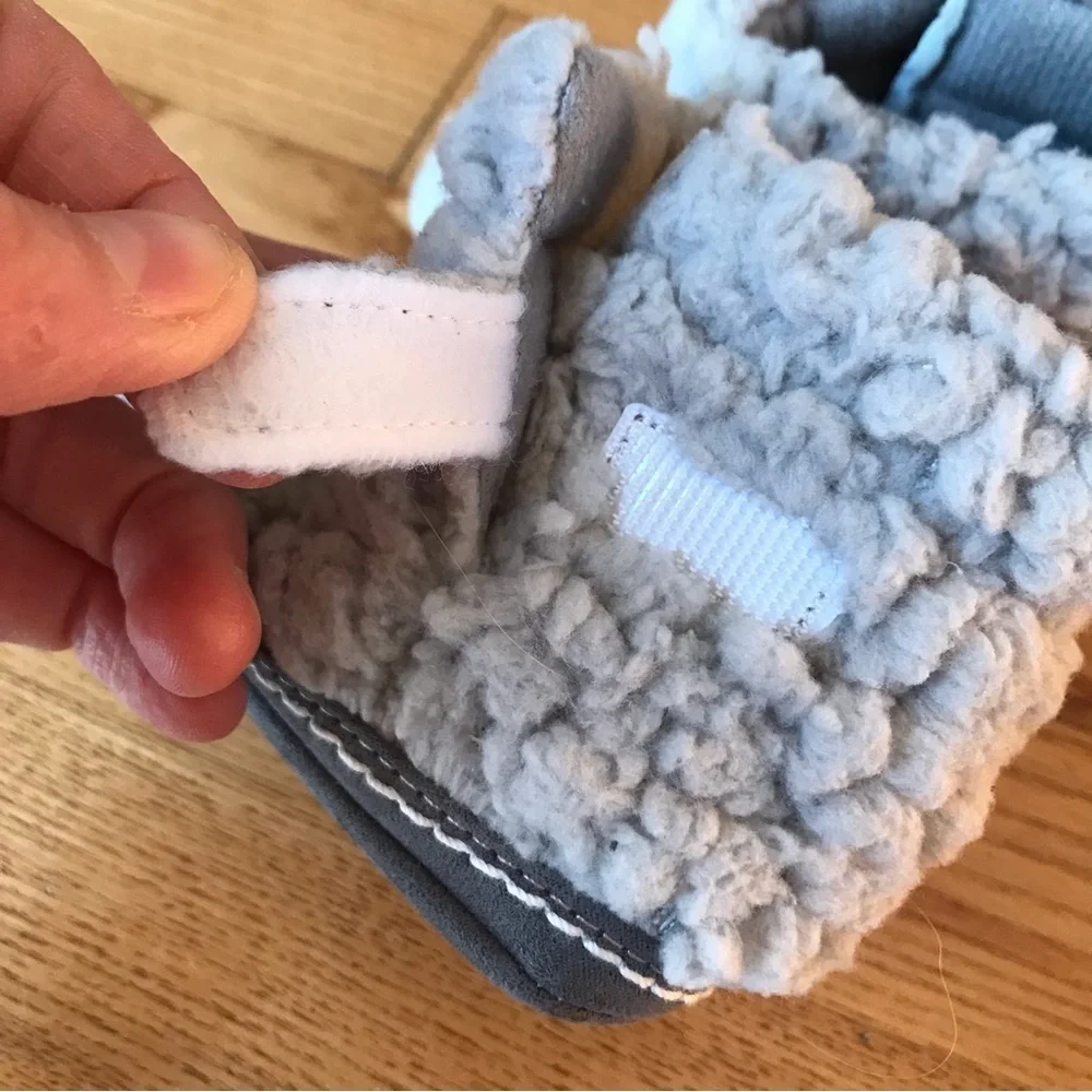 Booties soft soled 0-6 month shoes booties gray animal gift faux fur Robeez stri